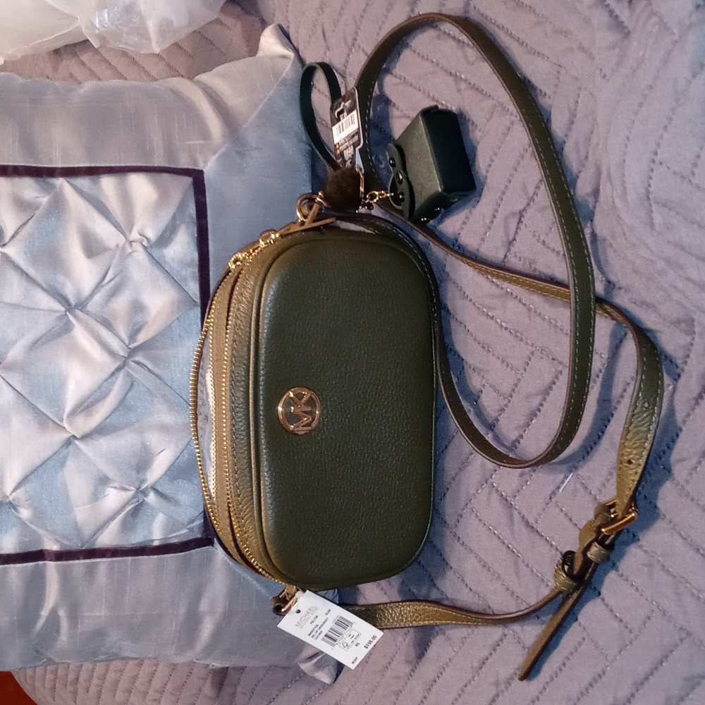 🗣SOLD🗣         Michael Kors Olive GreenCrossbody Bag